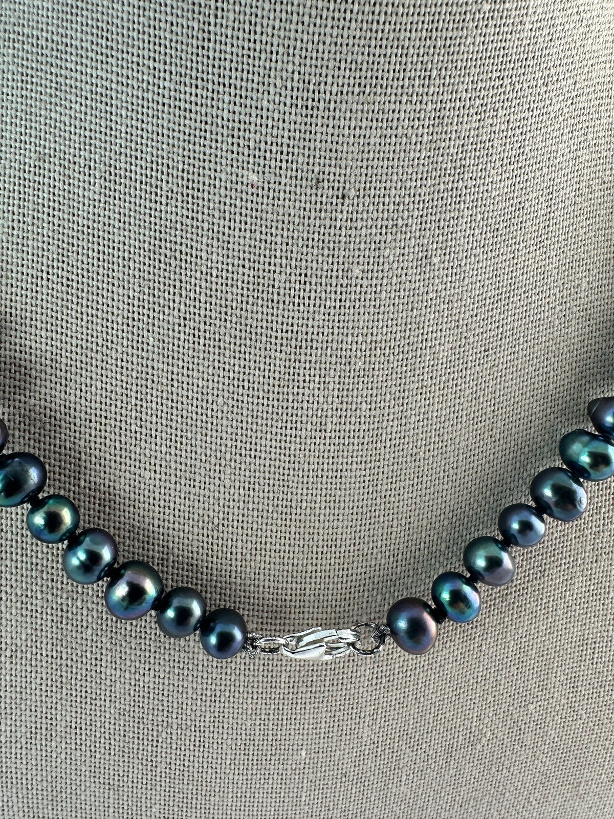 Peacock freshwater pearl necklace — photo 10
