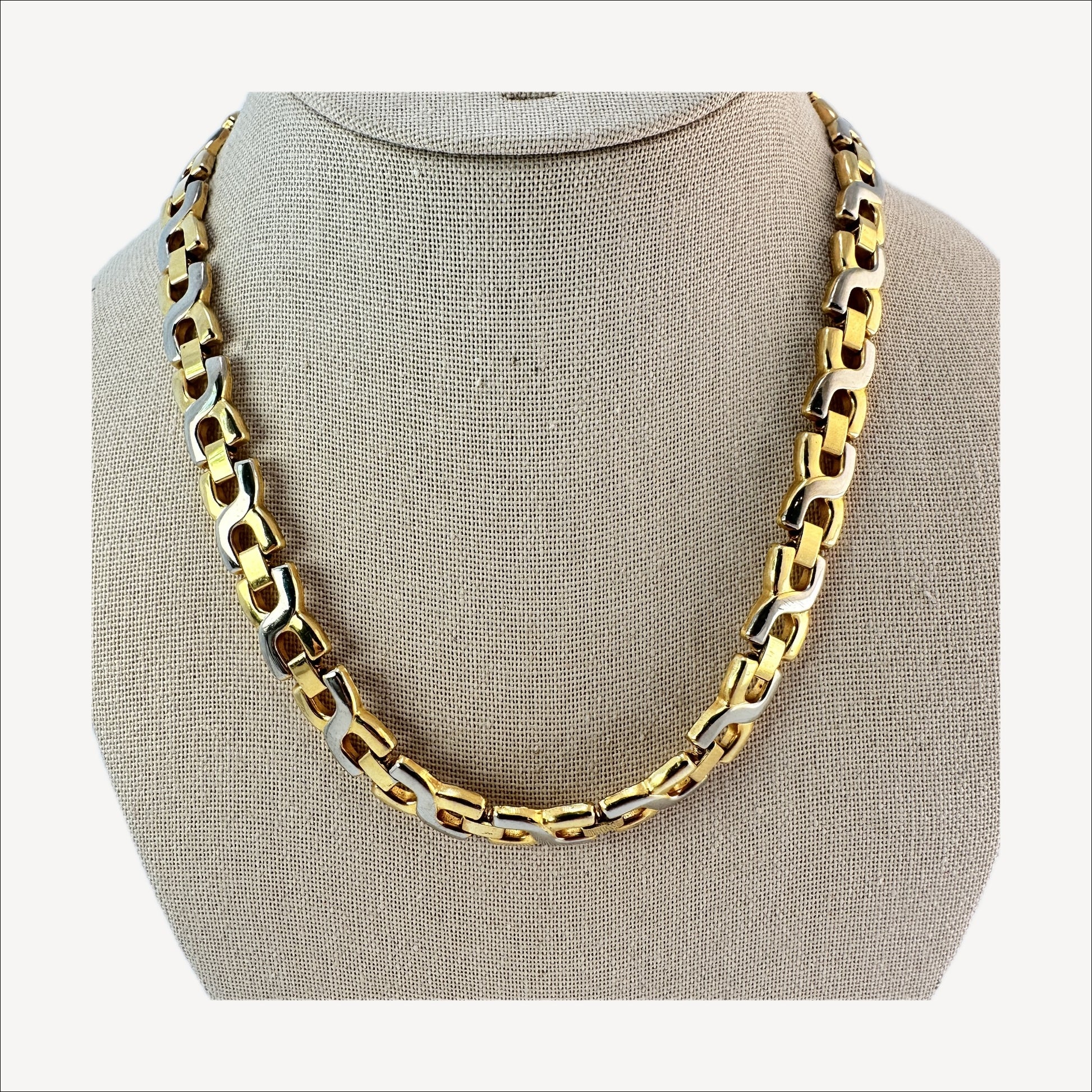 Two-tone link necklace, 1970s — on display bust