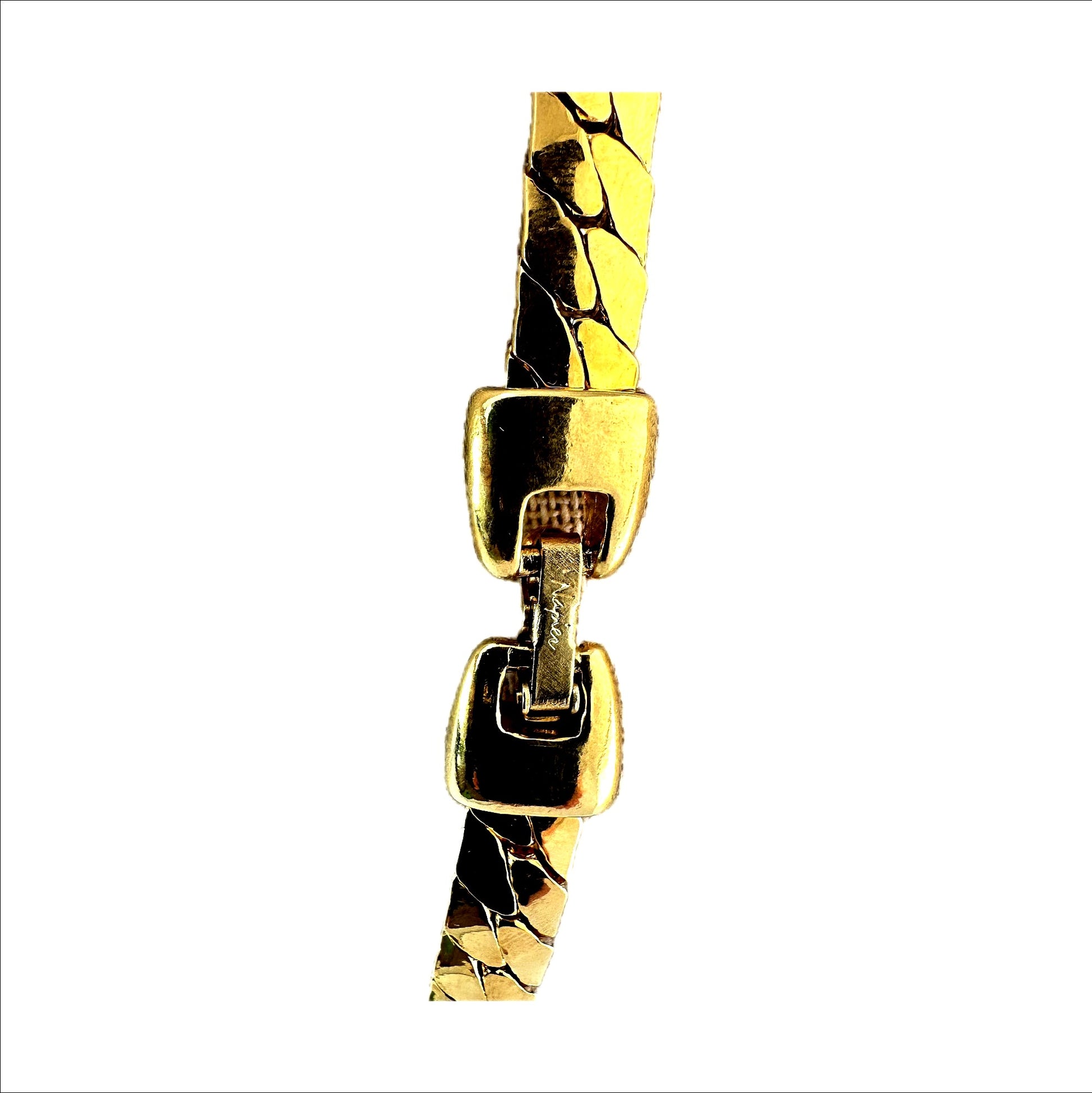 Napier necklace — macro of fold-over box clasp