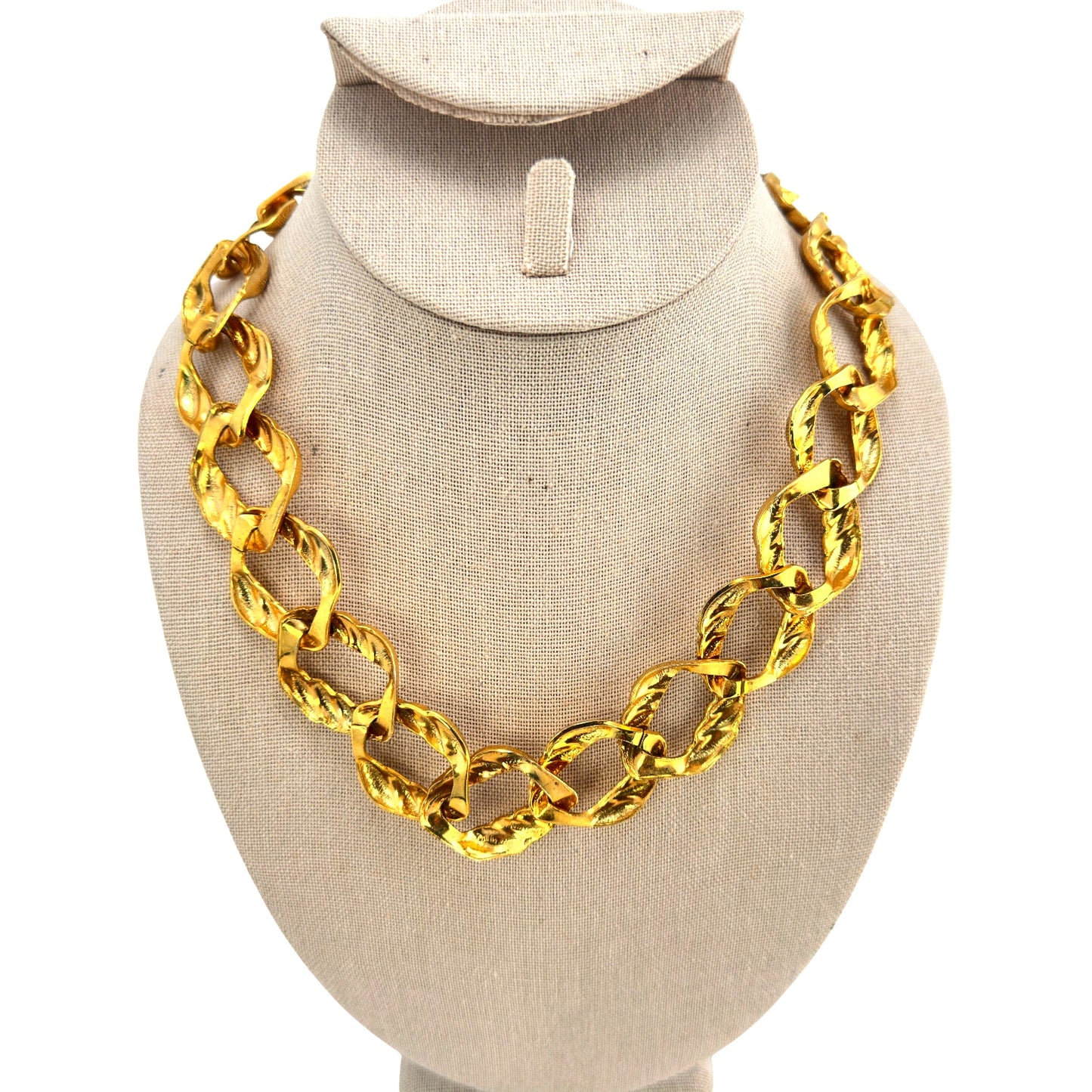 Sculpted link necklace – front view