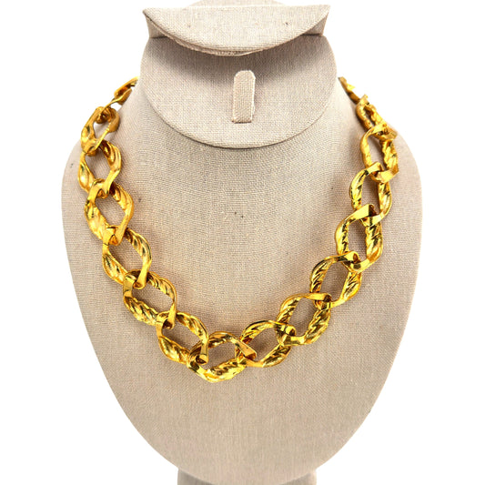 Sculpted link necklace – front view