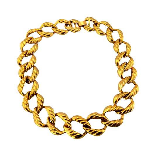 Sculpted link necklace – angled view