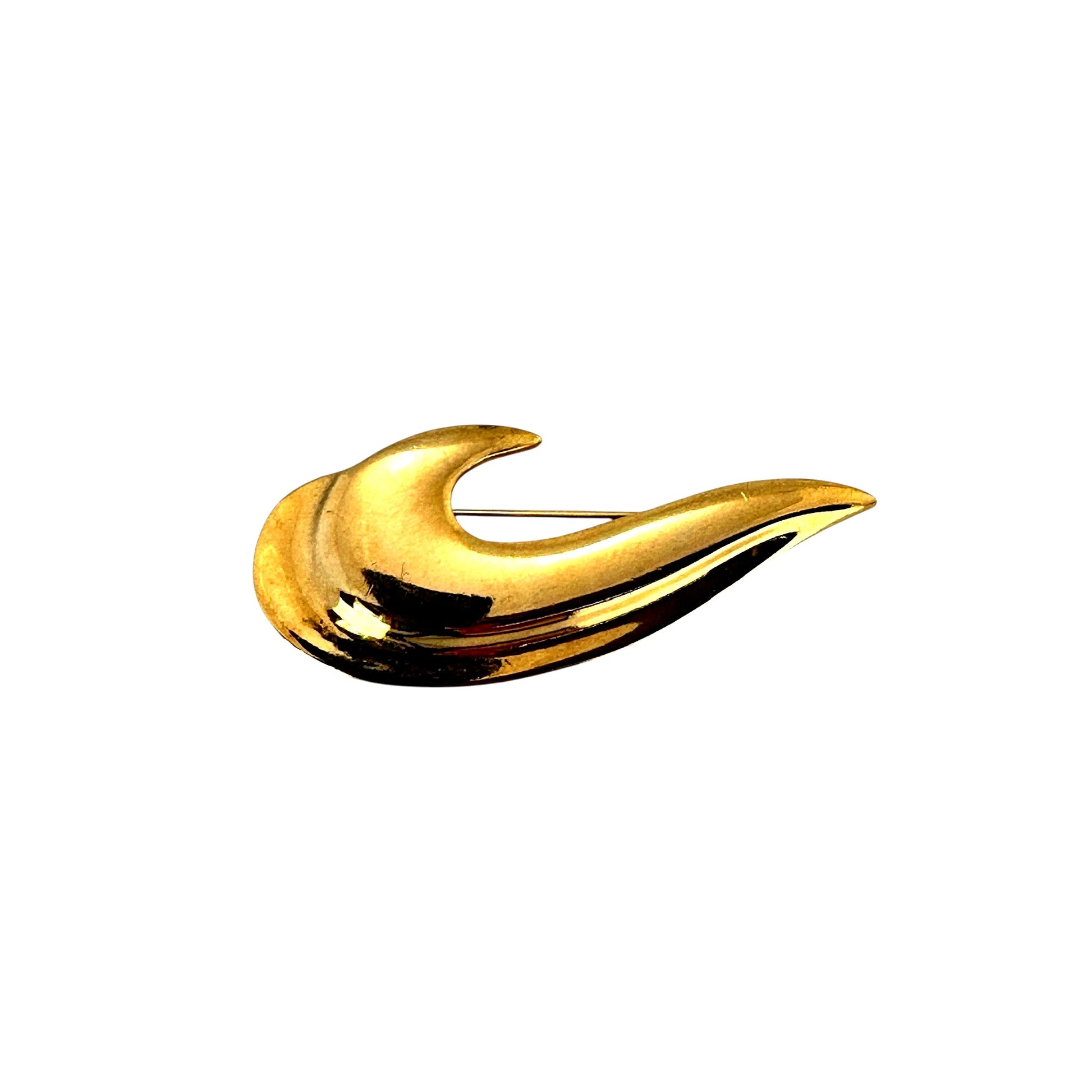 Vintage wave brooch in gold tone, horizontal view